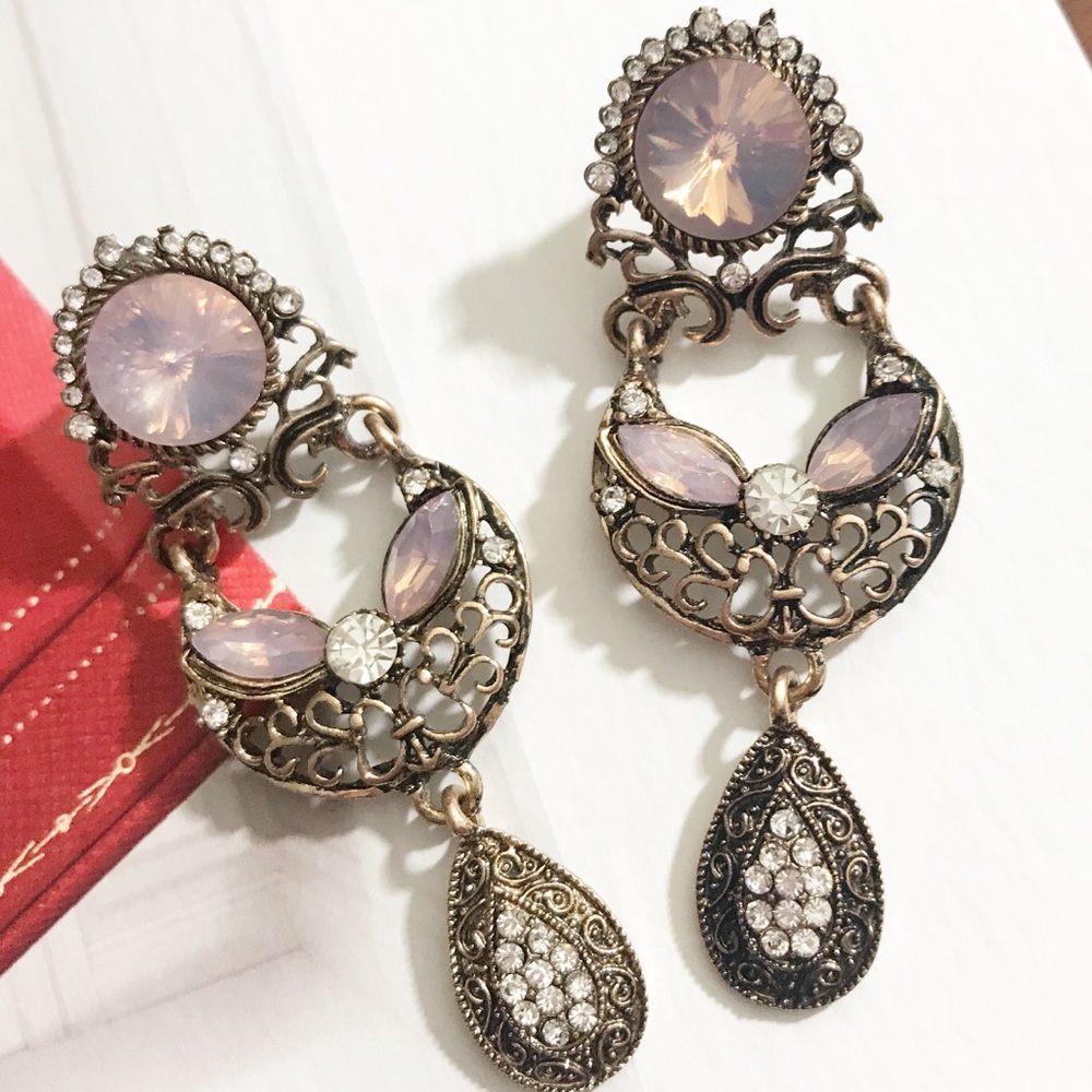 Antique style earrings 🌸🌷